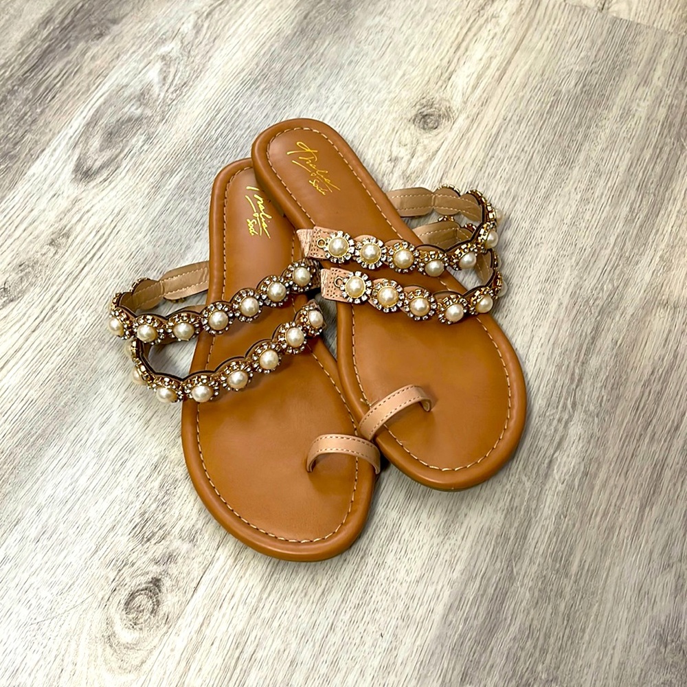 Thalia Sodi toe ring pearl sandals